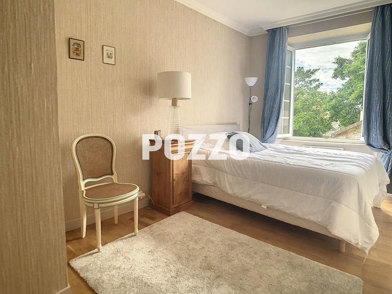 Maison - 290 m² - 10 pièces