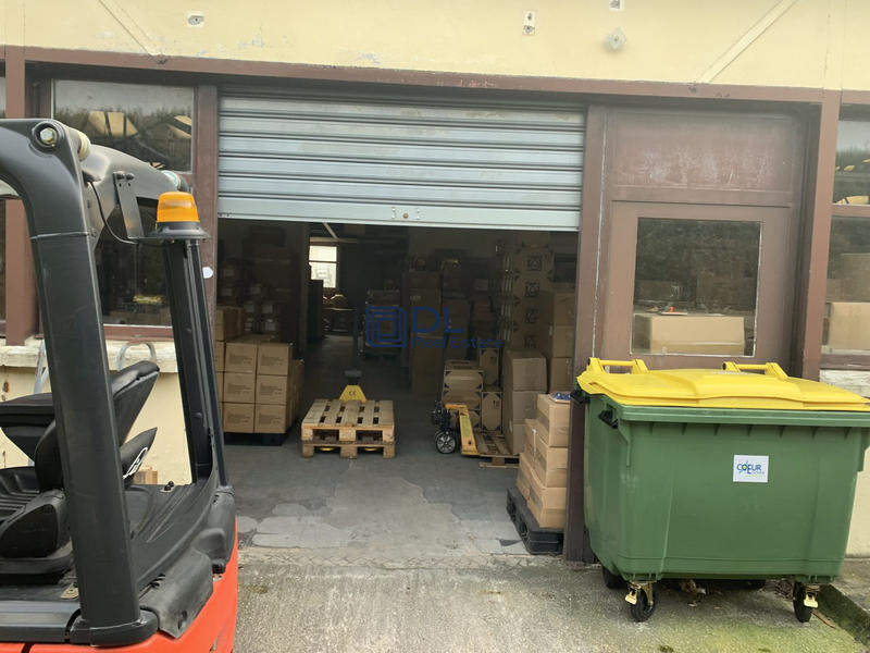 Entrepôt - 1 220 m²