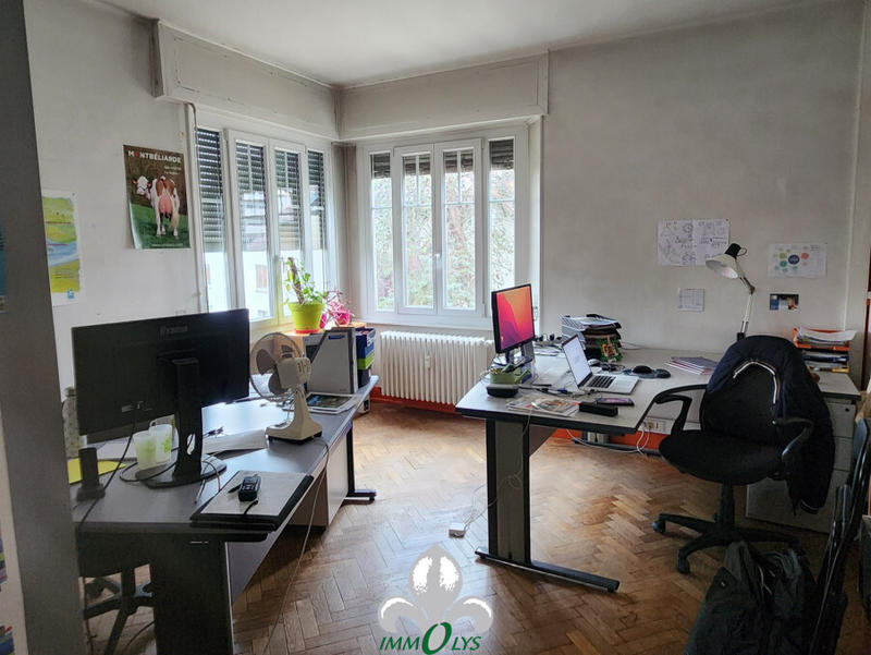 Bureau - 128 m² - 7 pièces