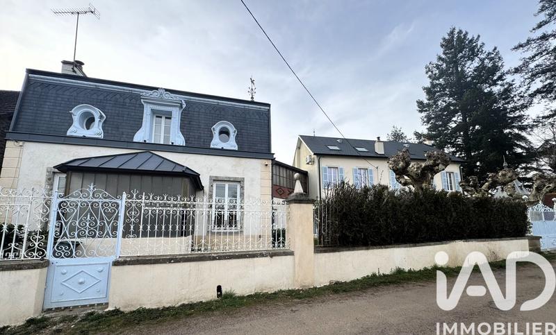 Maison - 351 m² - 10 pièces