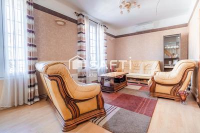 Maison - 228 m² - 8 pièces