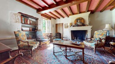 Maison traditionnelle - 280 m² - 8 pièces