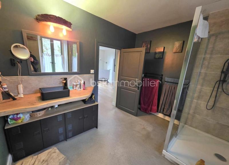 Maison traditionnelle - 189 m² - 8 pièces