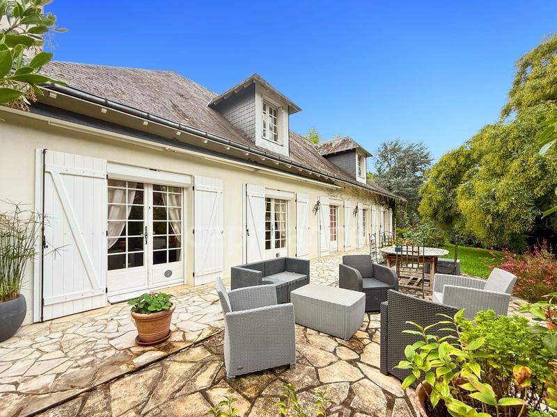 Maison - 180 m² - 8 pièces