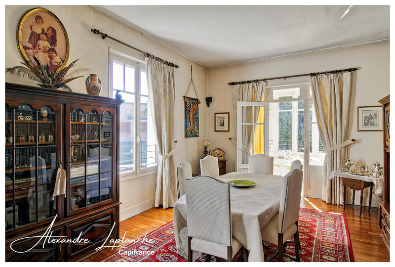 Maison bourgeoise - 217 m² - 10 pièces
