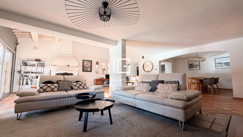 Maison - 300 m² - 7 pièces