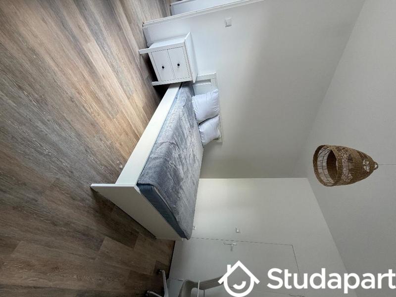 Chambre - 12 m² - 1 pièce