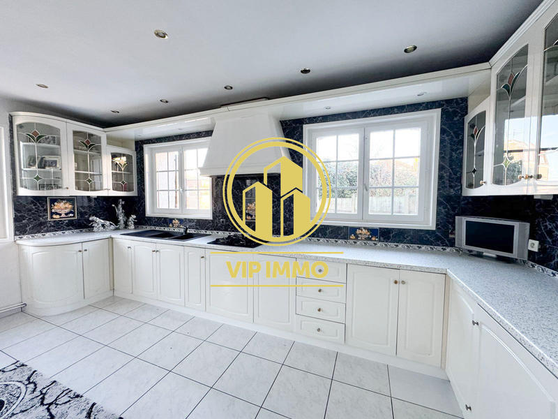 Maison - 203 m² - 5 pièces