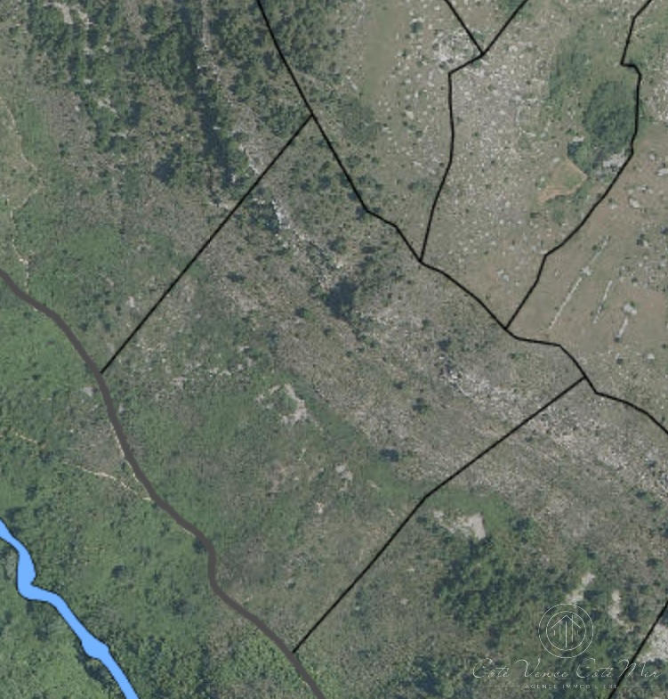 Terrain - 68 490 m²