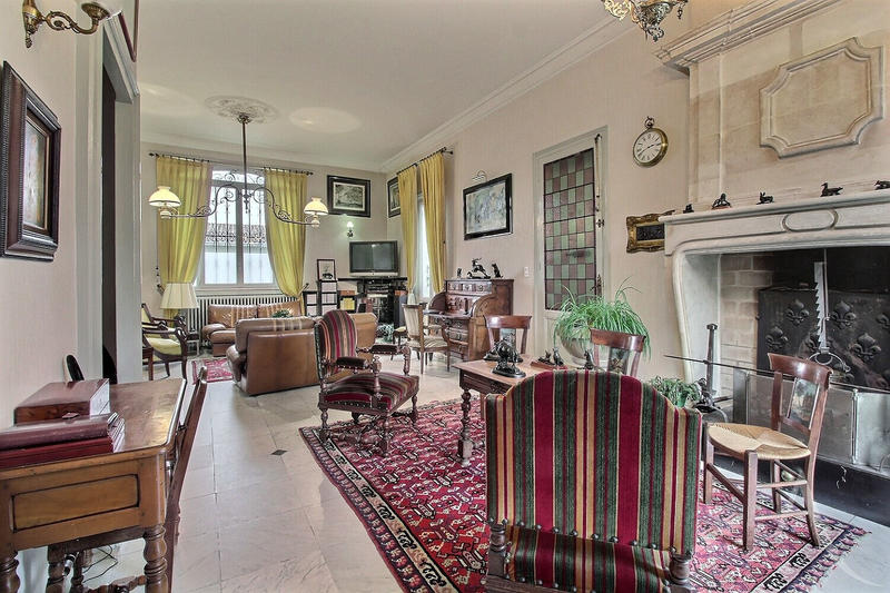 Demeure - 248 m² - 8 pièces