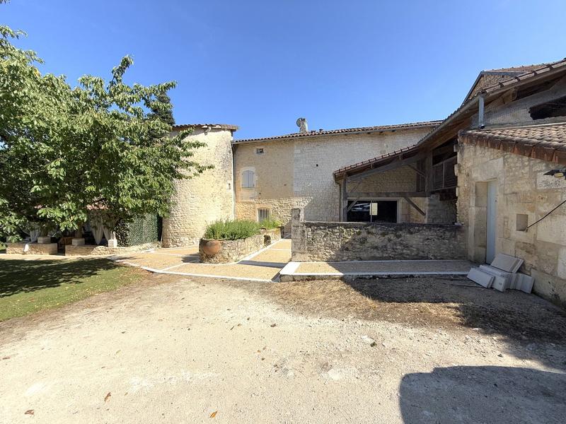 Maison - 345 m² - 13 pièces