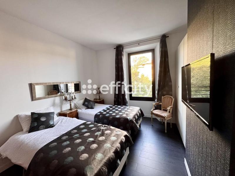 Appartement - 190 m² - 8 pièces