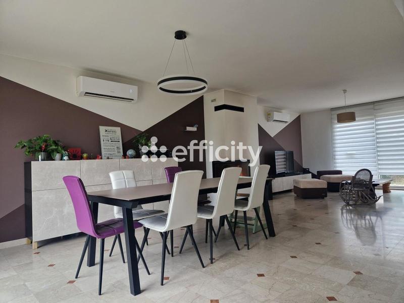 Maison - 165 m² - 8 pièces