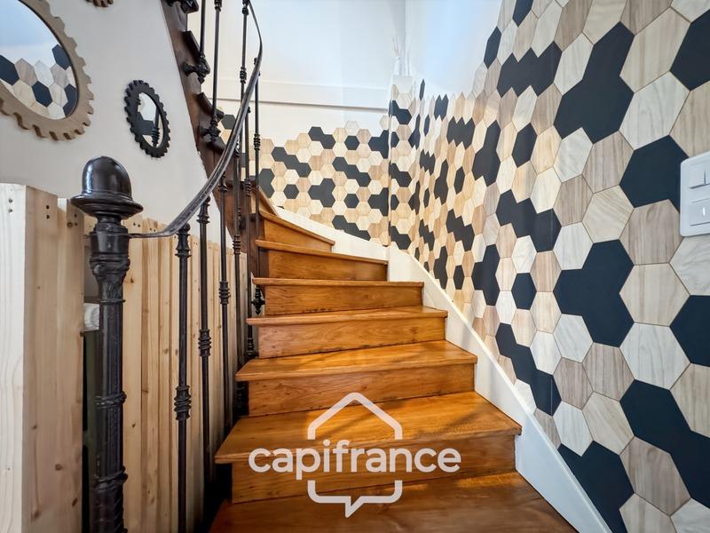 Maison - 299 m² - 11 pièces