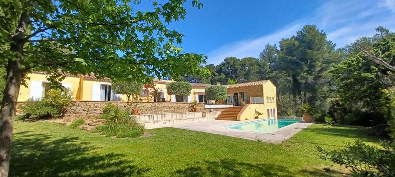 Maison - 250 m² - 7 pièces