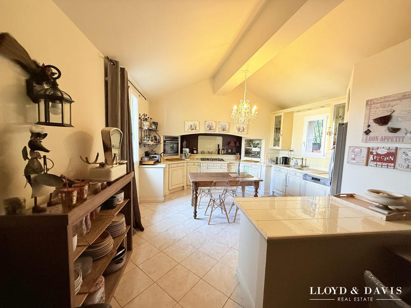 Maison - 168 m² - 7 pièces