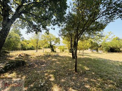Terrain constructible - 1 370 m²