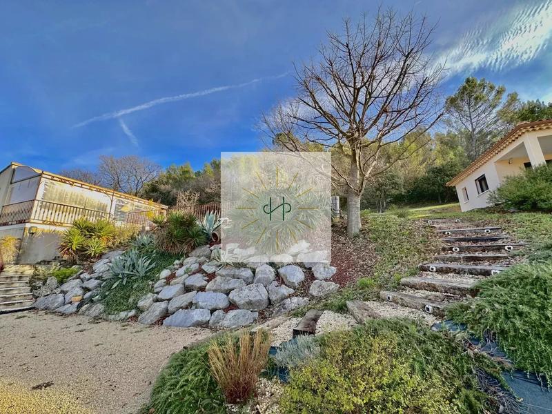 Maison - 188 m² - 9 pièces