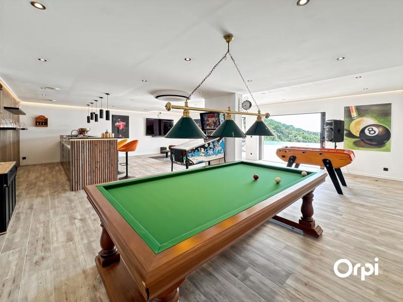 Maison - 373 m² - 6 pièces