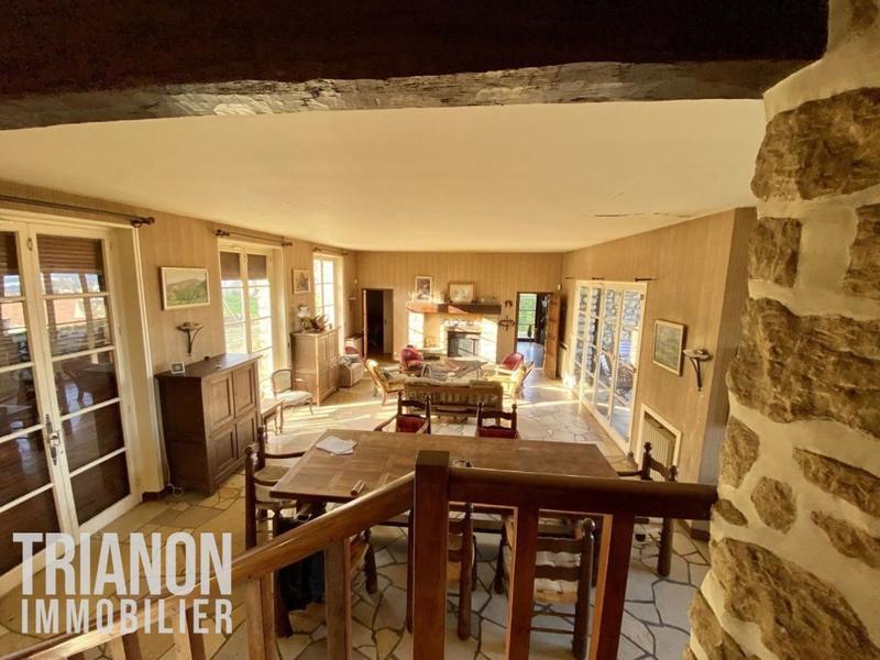 Maison - 290 m² - 9 pièces