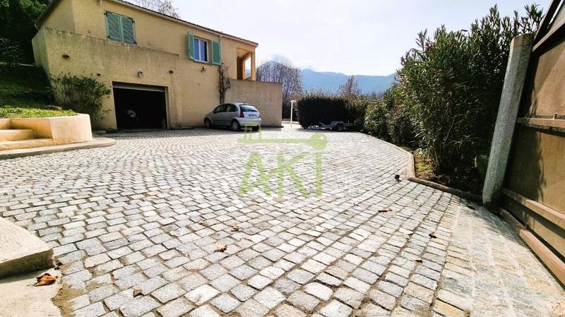 Maison traditionnelle - 100 m² - 4 pièces