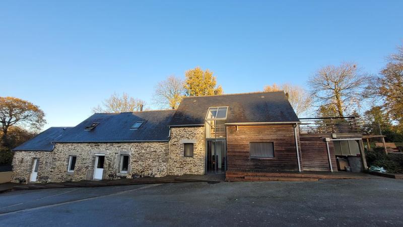 Propriété - 250 m² - 8 pièces