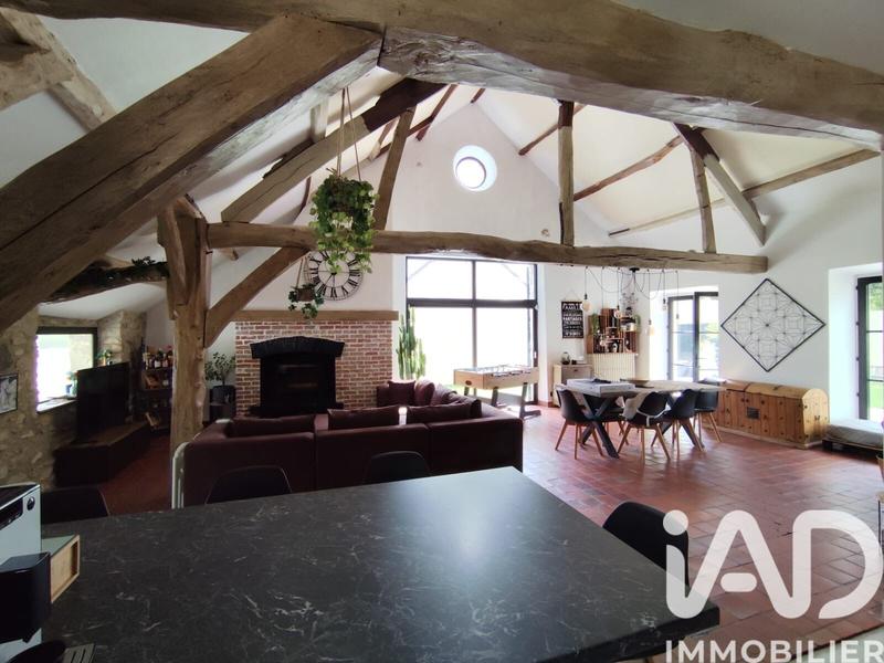 Maison - 210 m² - 6 pièces