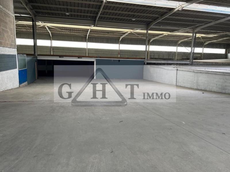 Entrepôt - 2 205 m²