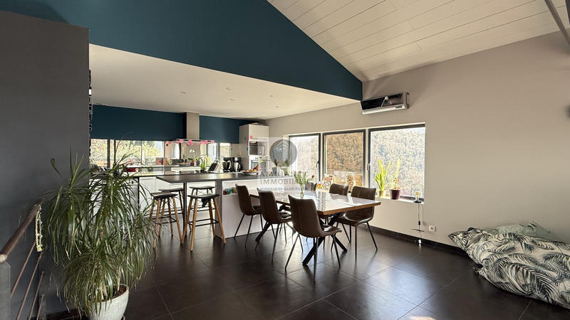 Maison - 167 m² - 7 pièces