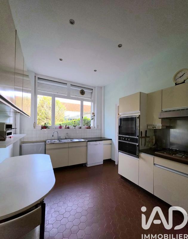 Maison - 292 m² - 12 pièces