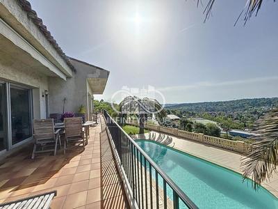 Villa - 247 m² - 7 pièces