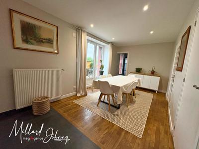 Maison - 204 m² - 9 pièces