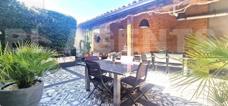 Maison - 220 m² - 7 pièces