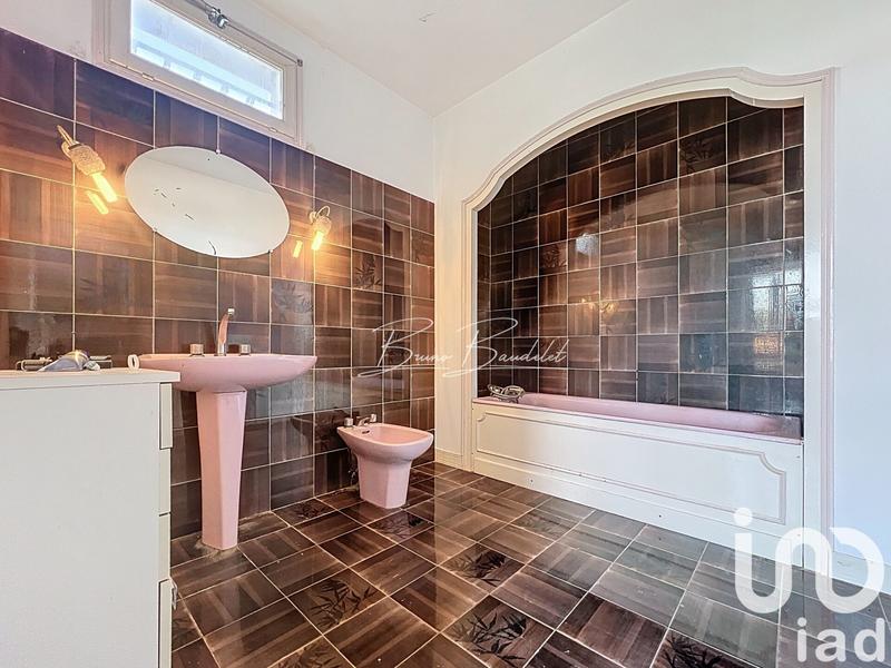 Maison - 210 m² - 6 pièces