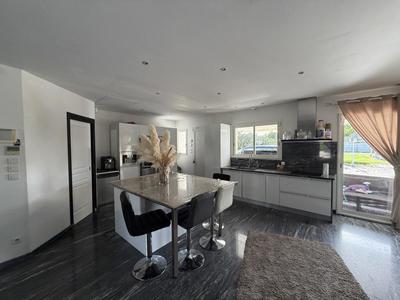 Maison - 150 m² - 4 pièces