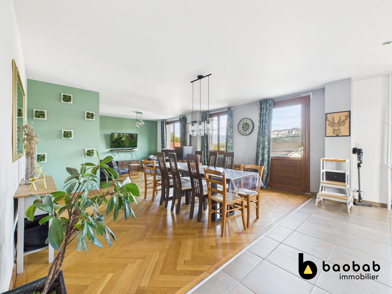 Maison - 199 m² - 8 pièces