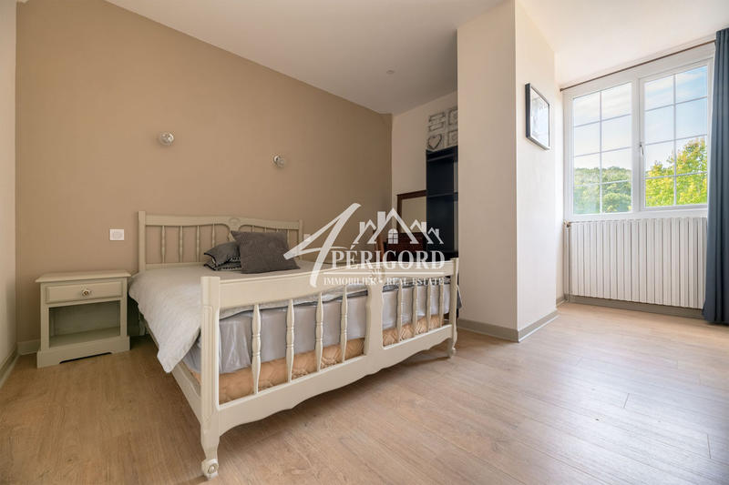 Maison traditionnelle - 227 m² - 10 pièces