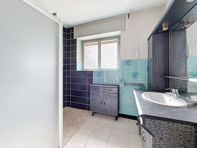 Maison - 181 m² - 9 pièces