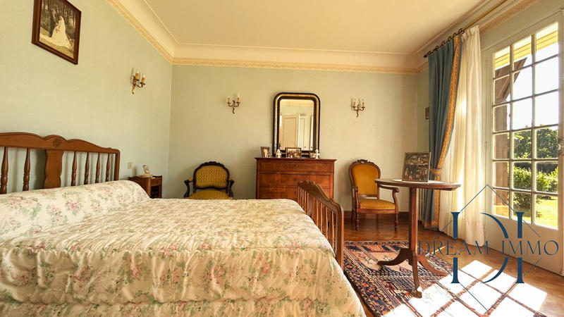 Maison traditionnelle - 212 m² - 6 pièces