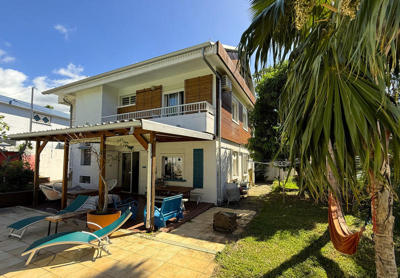 Maison - 210 m² - 7 pièces