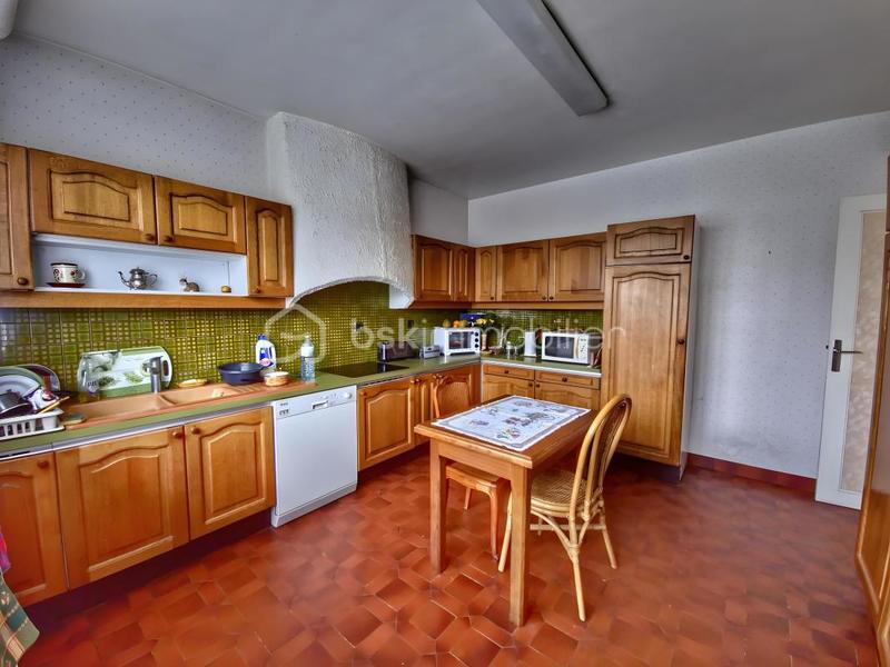 Maison - 210 m² - 7 pièces