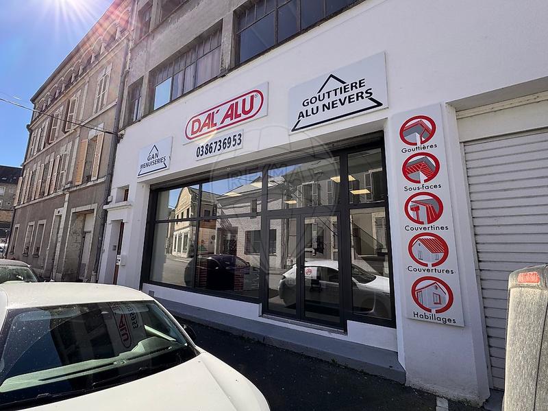 Local commercial - 396 m² - 3 pièces