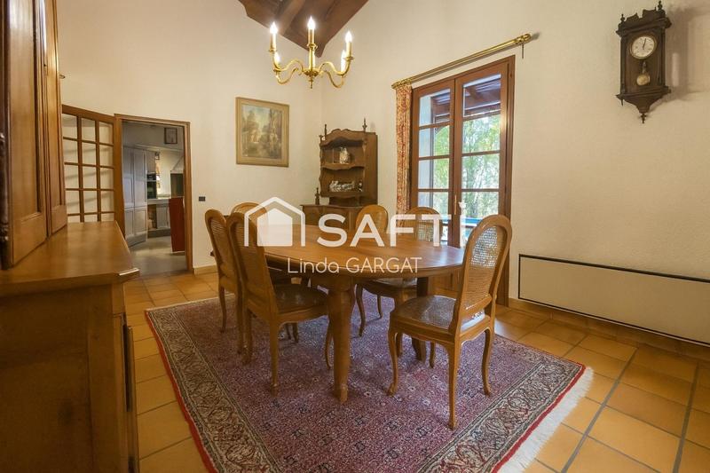 Maison - 210 m² - 8 pièces