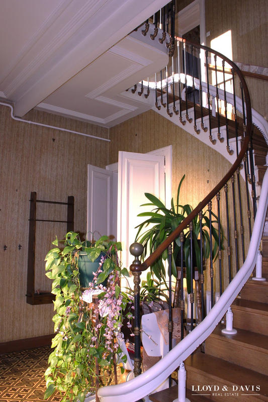 Maison - 243 m² - 7 pièces