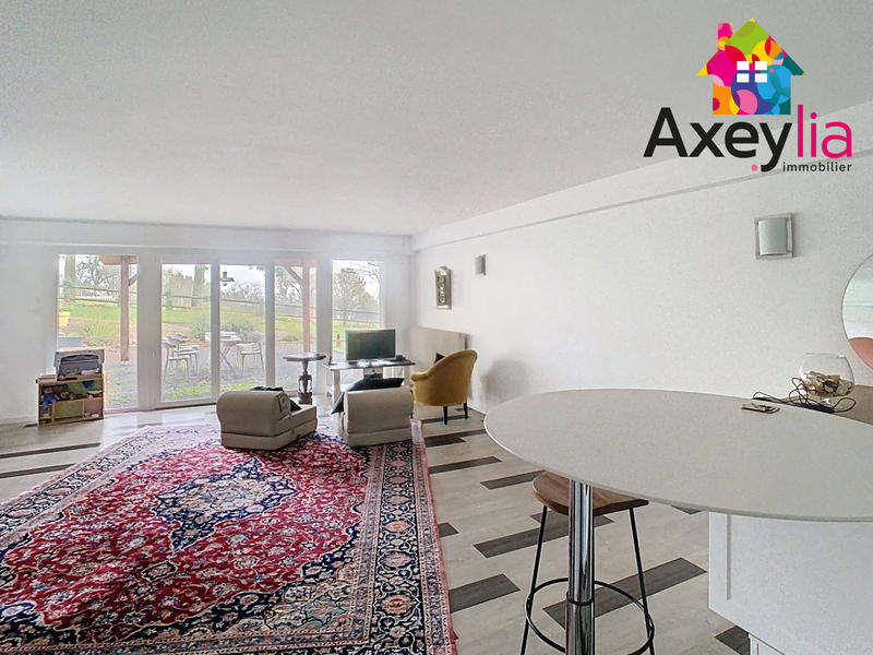 Maison - 214 m² - 8 pièces