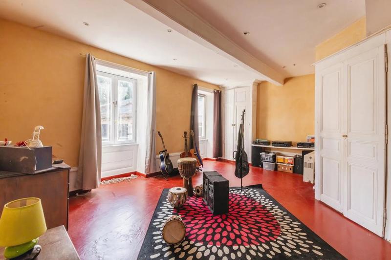 Propriété - 275 m² - 7 pièces
