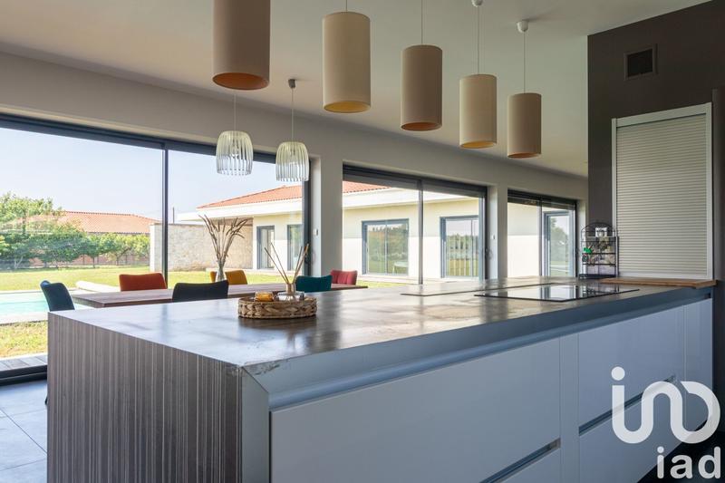 Maison - 233 m² - 5 pièces