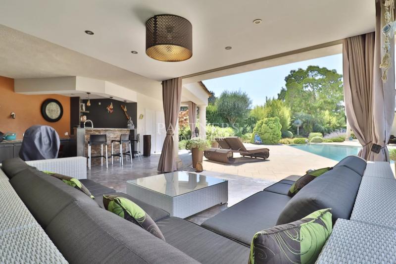 Maison - 320 m² - 8 pièces