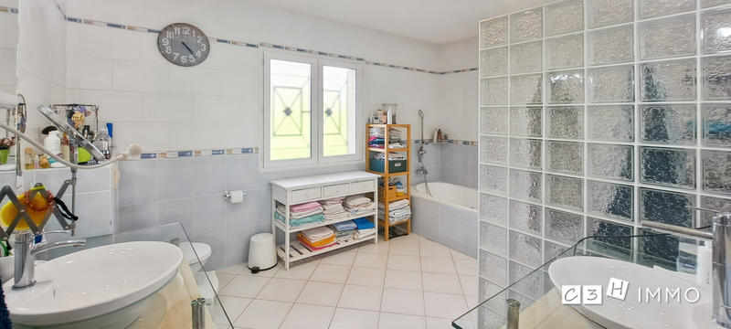 Villa - 222 m² - 7 pièces