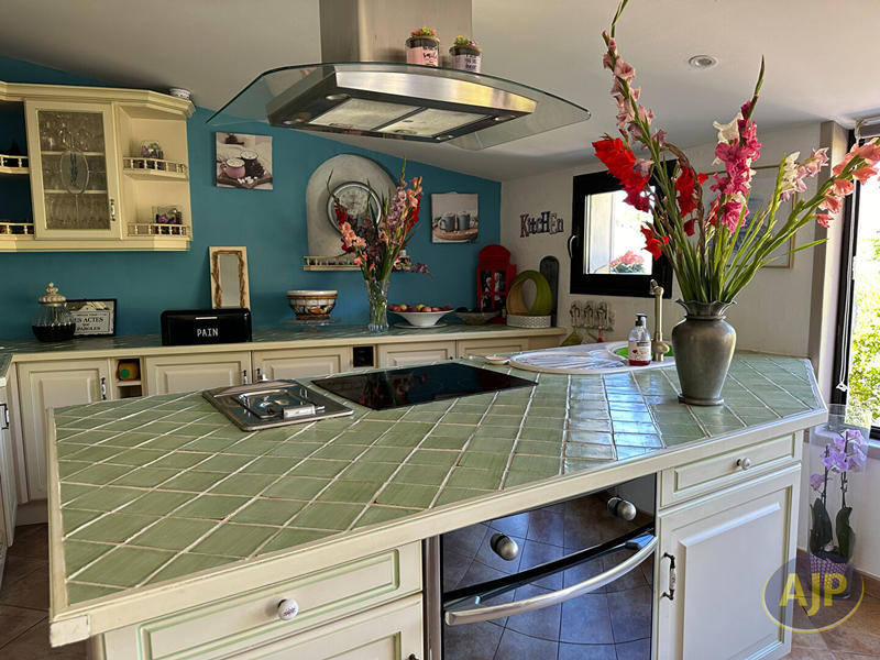 Maison - 195 m² - 7 pièces